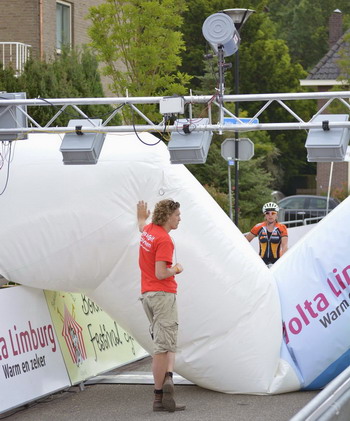 Jahoma Tijdrijden in Schinnen - Stroomuitval - Boog komt naar beneden maar tijdwaarneming loopt gewoon door.